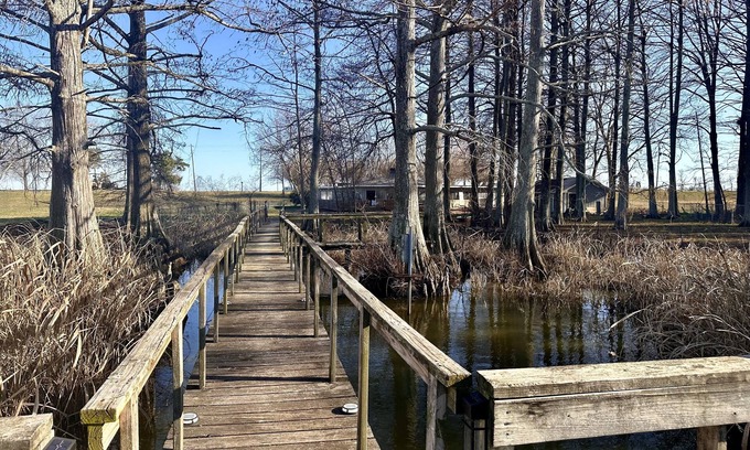 Grace House | Serenity on Lake Washington. Perfect for anglers or friends/family getaway.