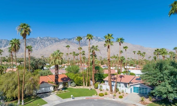 Araby House | Serenity Palms-Gorgeous Villa in Palm Springs