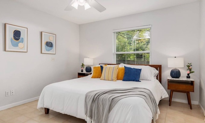 Alachua House | Serenity Terrace🕊️ King Bed | Lounge | Coffee Bar