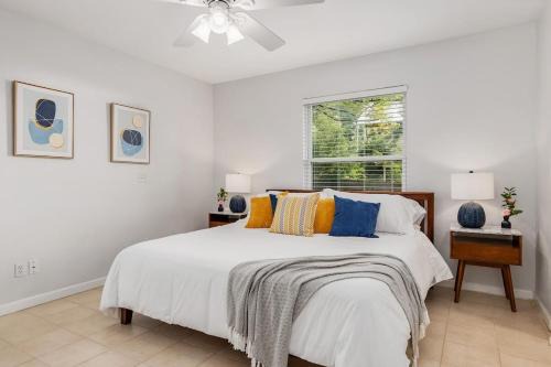 Alachua House | Serenity Terrace KING bed w Lounge & Coffee Bar