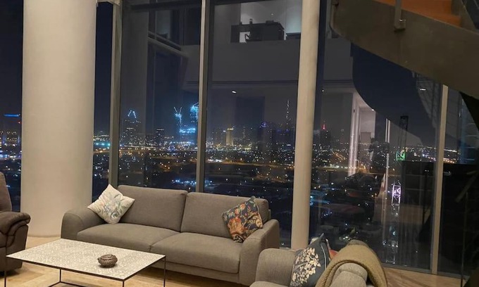 Al Mankhool Apartment | Serviced Room in a Luxurious apt - unmatched view