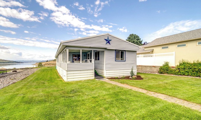 Davenport Cabin | Seven Bays Vacation Rental on Lake Roosevelt!