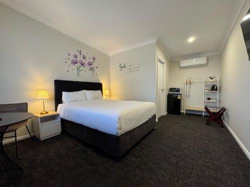 Gumly Gumly Hotel | Seven Inn