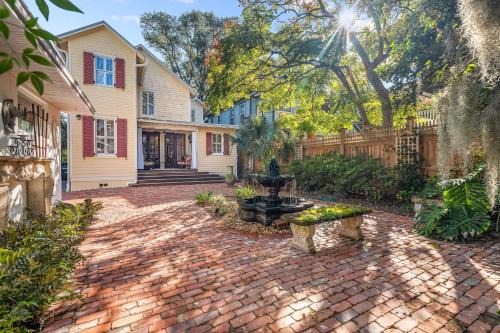 Downtown Historic District House | Sevilla Grand l Walk to DNTN l Outdoor Relaxation