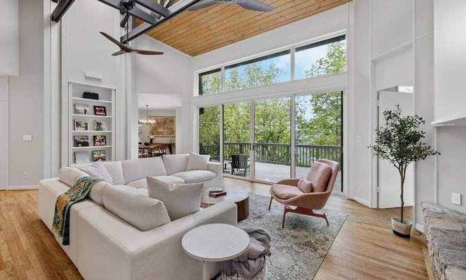 Saint Andrews House | Sewanee Woods Modern Luxe Escape