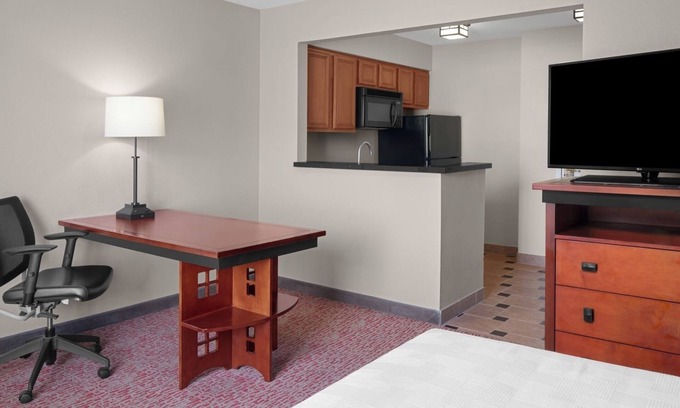 The East Side Hotel | SF Work & Stay – Studio w/Kitchen & Work Desk, Pet-friendly!