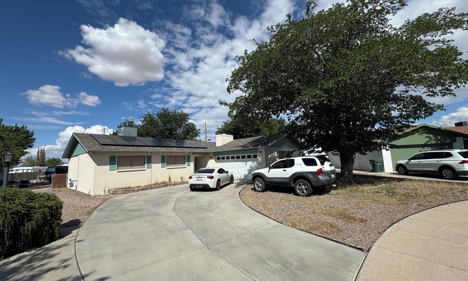 Kingman House | Shaded 2 bedrooms of a 3-bedroom house with WiFi, AC Less than a mile from Rt 66