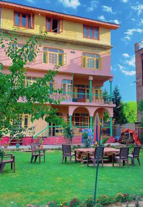 Srinagar Hotel | shahin heritage and homestays