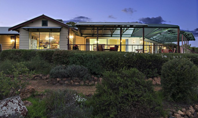 Kangaroo Gully Bed & Breakfast | Shambhala Guesthouse