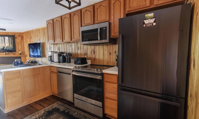 Sawmill Village House | Shamrock 66: Idyllic Townhouse Retreat, Dog Friendly, Bike Friendly!