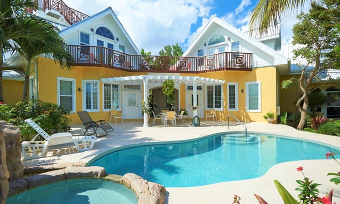 West Bay Bed & Breakfast | Shangri-La Boutique Bed & Breakfast