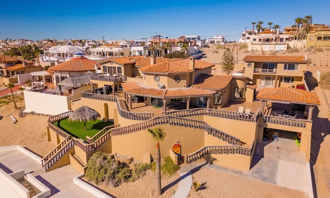 Las Conchas House | Shark House - 8 BR Beachfront