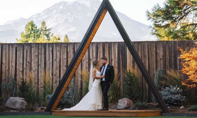 McCloud Cabin | Shasta View Lodge - Weddings - Retreats - Reunions