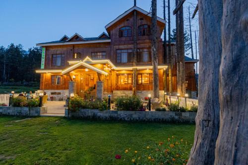 Srinagar Hotel | Shaw Inn by Stay Pattern