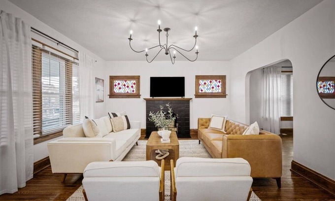 Grove City House | She's a Brickhouse on Broadway!