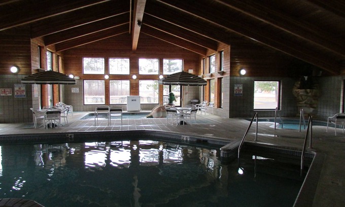 Shell Lake Hotel | Shell Lake Lodge, a Travelodge by Wyndham