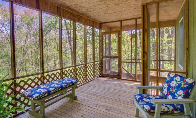 Elkton Cabin | Shenandoah National Park: Cabin w/Patio!