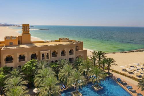 Beach & Coast Resort | Sheraton Sharjah Beach Resort and Spa