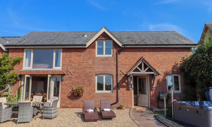 Westcott Cottage | SHERWAY COACH HOUSE, family friendly, with hot tub in Bradninch
