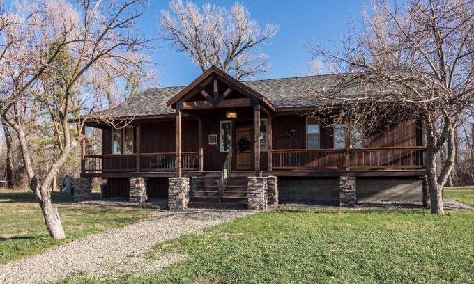 Livingston Cabin | Shields Riverbend Ranch - North of Livingston on the Shields River with views