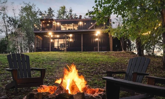 Baxter House | Shipping Container on Center Hill Lake!