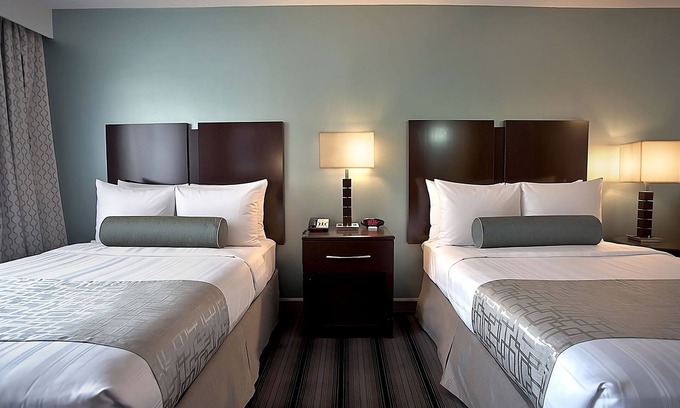 Downtown Chicago Hotel | Shop ‘til you drop on the Magnificent Mile! Rooftop Deck