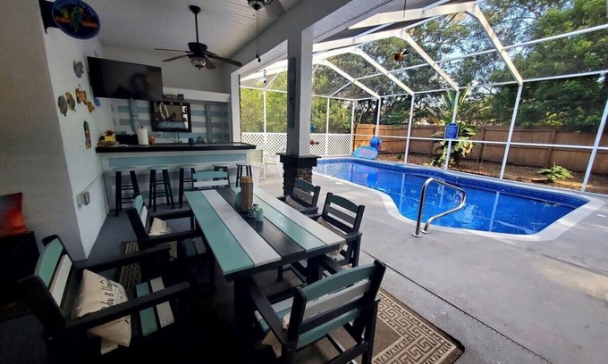 Spring Hill House | "Shore Fun, Bare Feet Retreat"