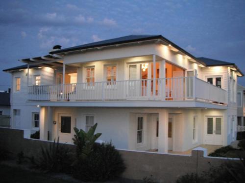 Sandbaai House | Shore's Edge Luxury Oceanfront Home