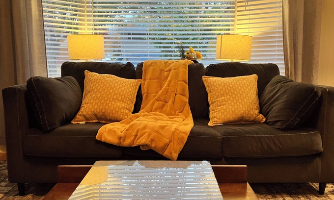 Green Bay House | Short drive to Door Co., shorter walk to Lambeau