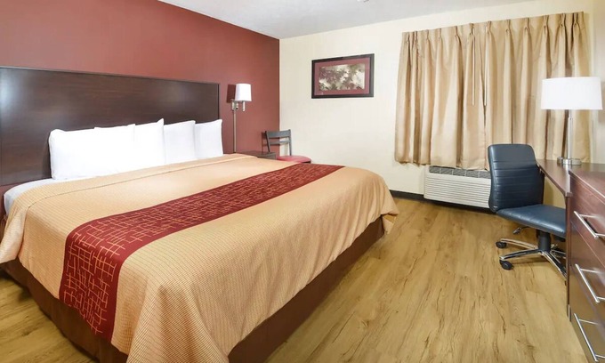 Paducah Hotel | Short Drive to Harrah’s Metropolis Casino! Free Parking, Pets are Welcome!