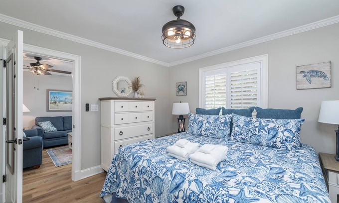 Folly Field Condo | Short easy walk to BEACH. nPools, tennis & pickleball. Cozy & Shore 2 Please!