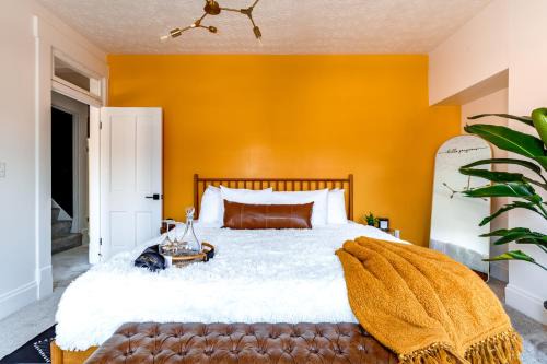 Victorian Village House | Short North Convention King Bed Free Parking!