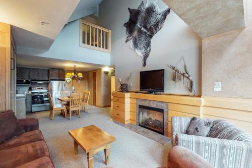 Big Sky Apartment | Shoshone 1993