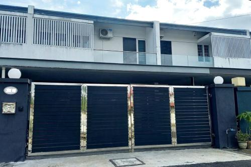 Sibu House | Sibu Double Story House No Smoking No Wedding Acts