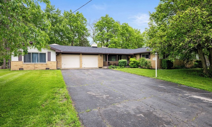 Delaware County House | Side A Riverfront Hot Tub Game Room Grill Sleeps 12