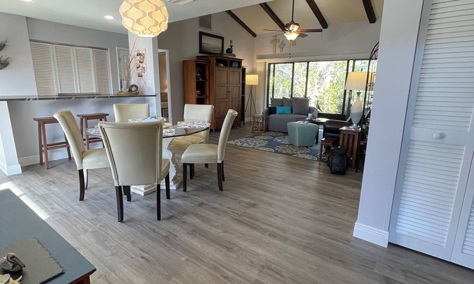 Sarasota Condo | Siesta Key awaits! Sunrise condominium in paradise!