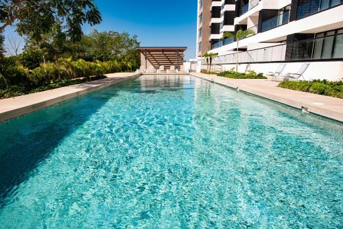 Zona Industrial Apartment | Signature Lux Condo US Consulate & The Harbor Mall