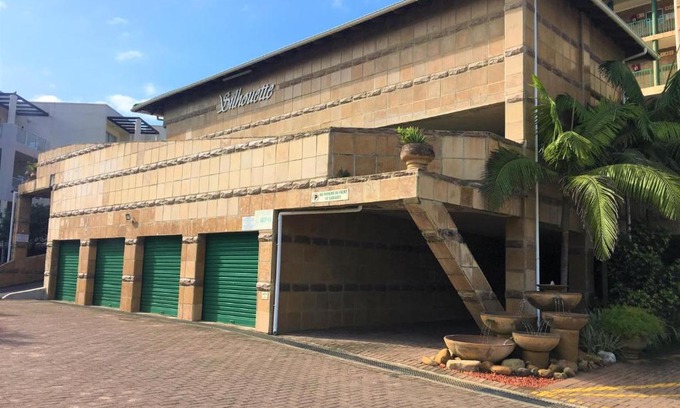 Uvongo Apartment | Silhouette 3