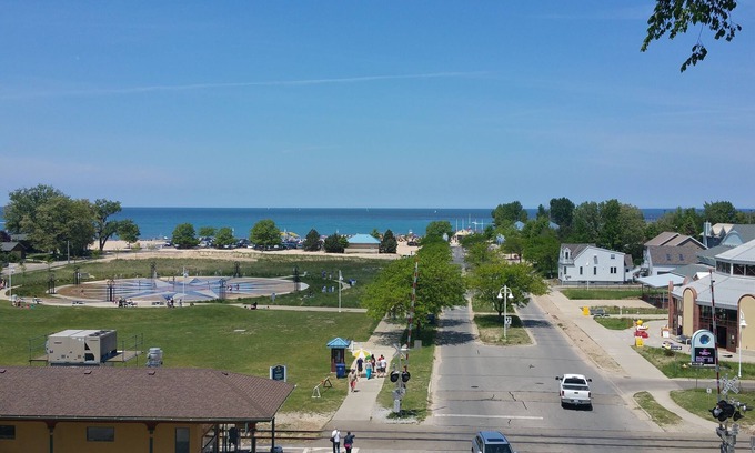 Saint Joseph House | Silver Beach Beach House - downtown St. Joseph Mi