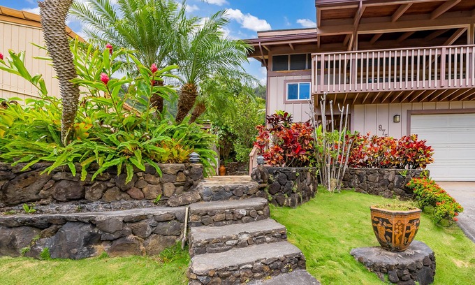 Hawaii Kai Apartment | Simple studio with lanai, standing desk, WiFi & great location near beaches