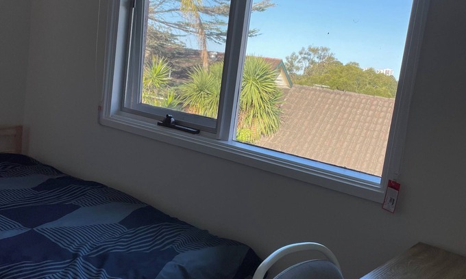 Marsfield House | Simple sunny room at a quiet location