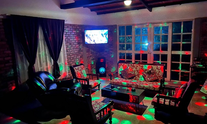 El Eden Ski Chalet | Simplicidad Campestre: Casa para Desconectar