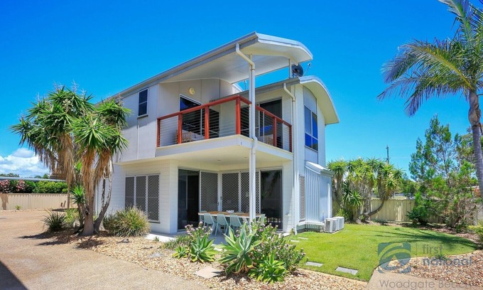 Woodgate Apartment | 'Simplicity' Beach Side Town House 1