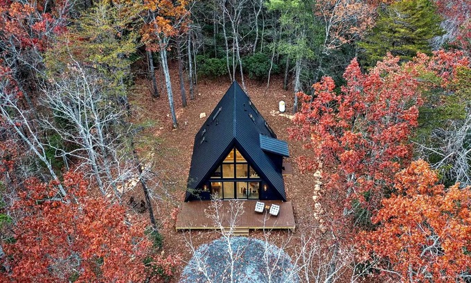 Ellijay Cabin | Simplicity has "A" style of its own! Brand new mountain retreat in East Ellijay