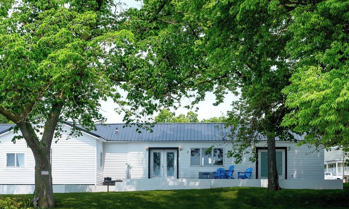 Sandusky Apartment | Simply Kelleys Resort -The Great Escape West- charming and renovated 2-bed!