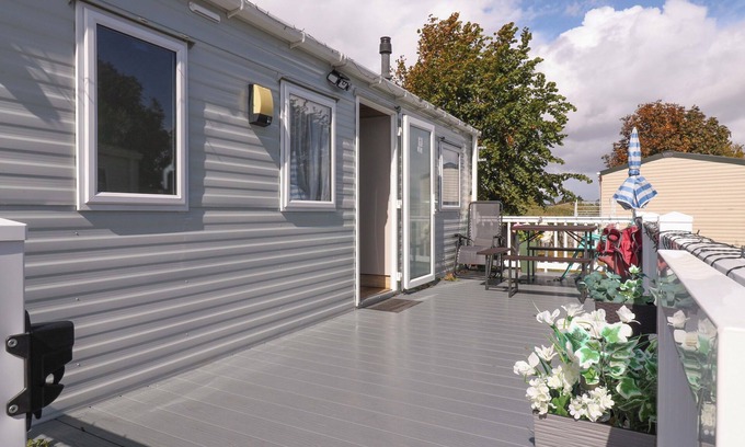 Clacton-on-Sea Cottage | SINGH AND LEITE FAMILY CARAVAN, family friendly in St. Osyth