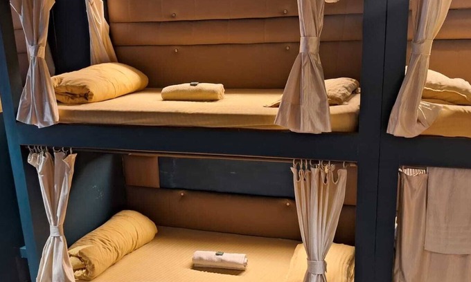 Juhu Hostel | Sinhassan Dormitory Hostel
