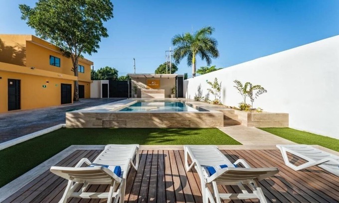 Centro Hotel | Sip, Soak, and Smile in a King Suite with Jacuzzi, Free WiFi, Parking, and AC