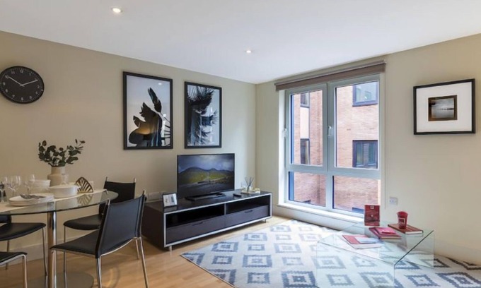 Queenhithe Apartment | Sir John Lyon House by Interhome