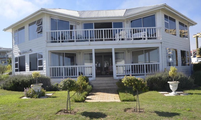 Still Bay Apartment | Sitterus